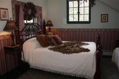 The Historic Brook Forest Inn Evergreen Buitenkant foto
