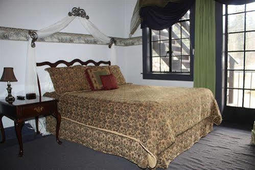 The Historic Brook Forest Inn Evergreen Buitenkant foto